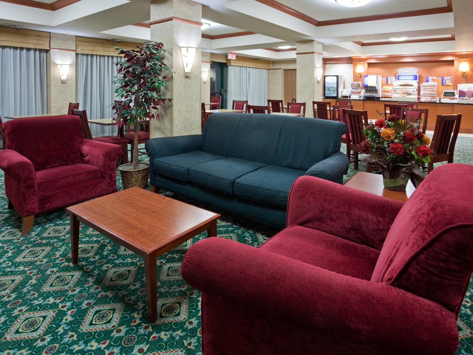 Holiday Inn Express Hotel & Suites Milwaukee-New Berlin By Ihg Экстерьер фото