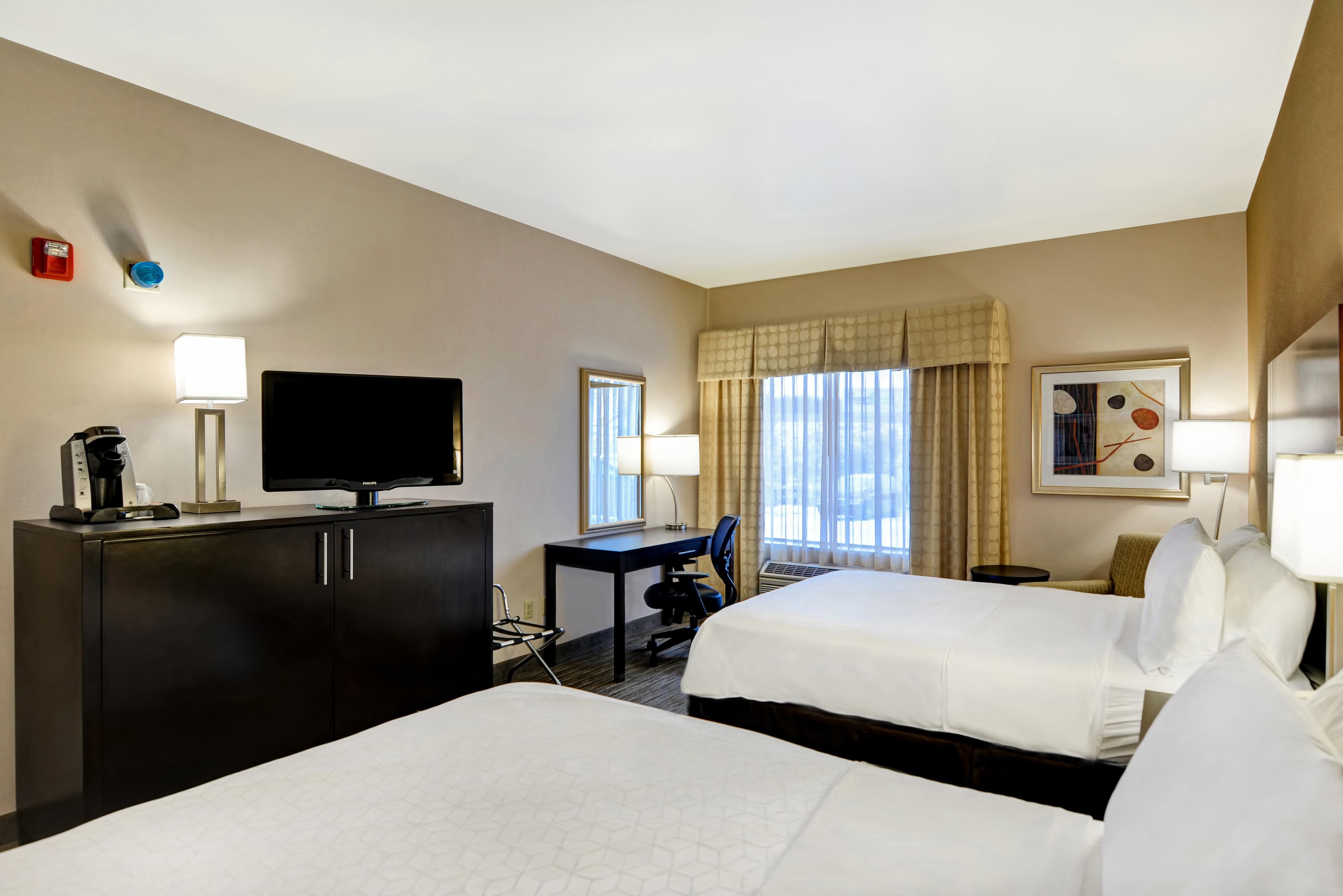 Holiday Inn Express Hotel & Suites Milwaukee-New Berlin By Ihg Экстерьер фото