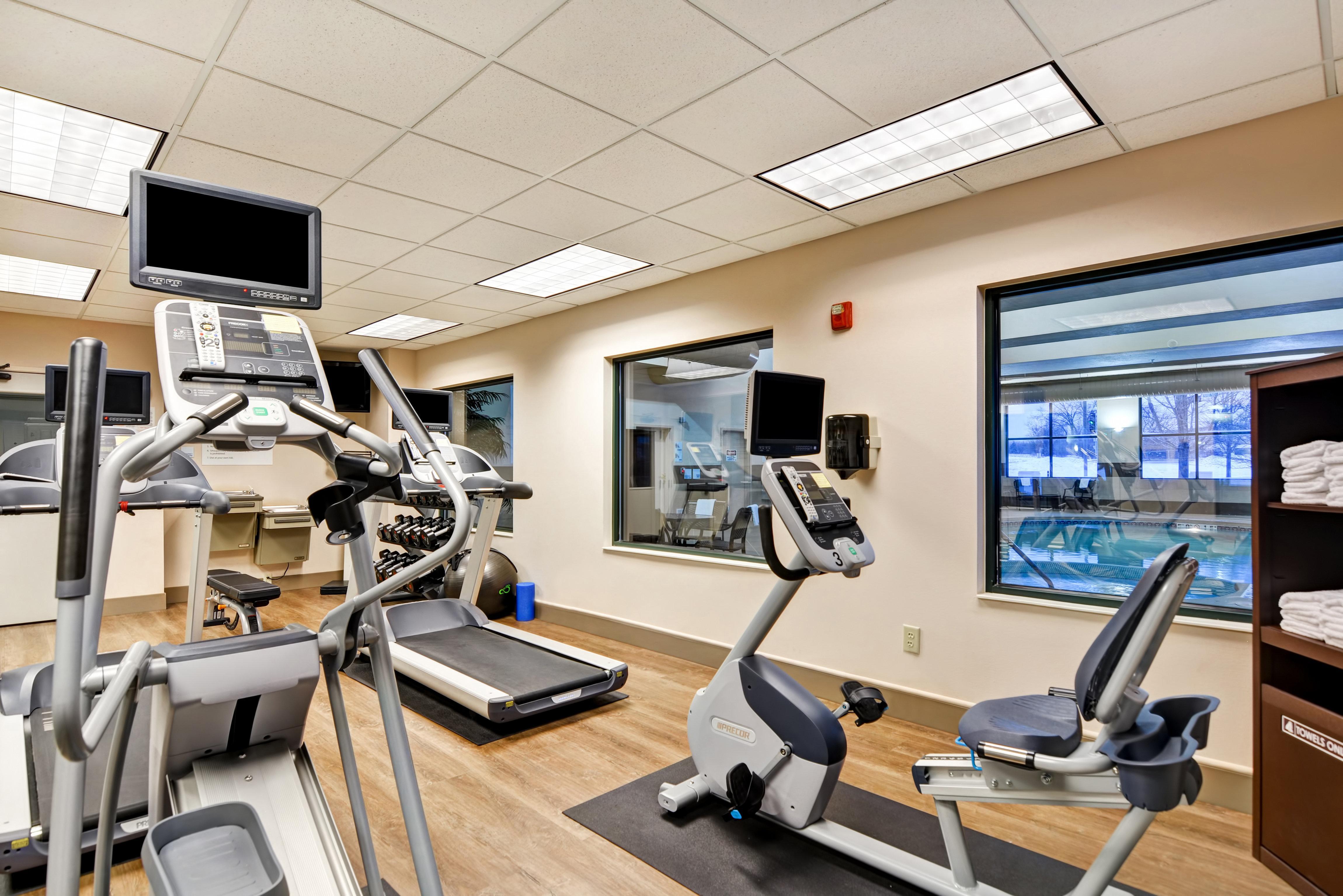 Holiday Inn Express Hotel & Suites Milwaukee-New Berlin By Ihg Экстерьер фото