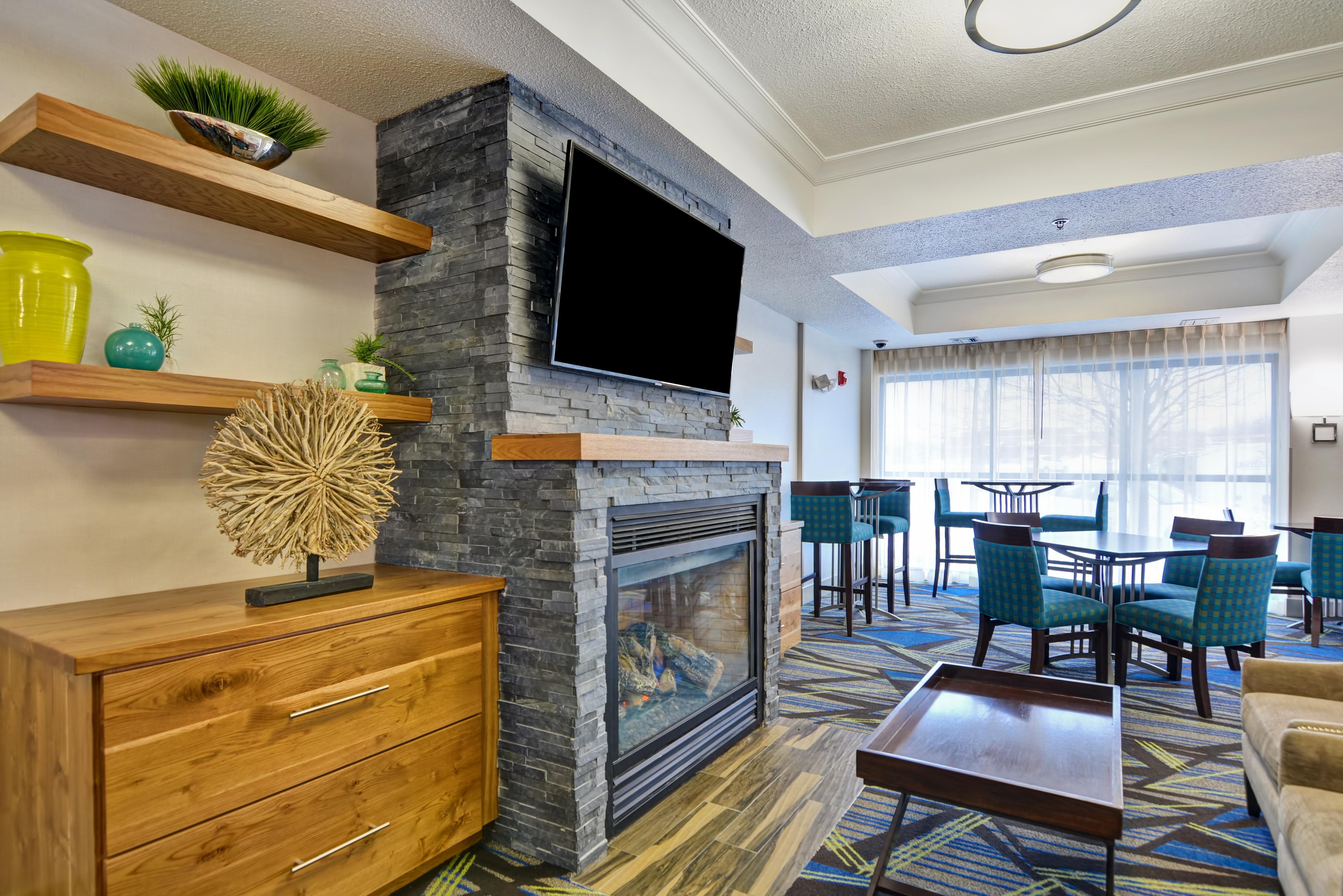Holiday Inn Express Hotel & Suites Milwaukee-New Berlin By Ihg Экстерьер фото
