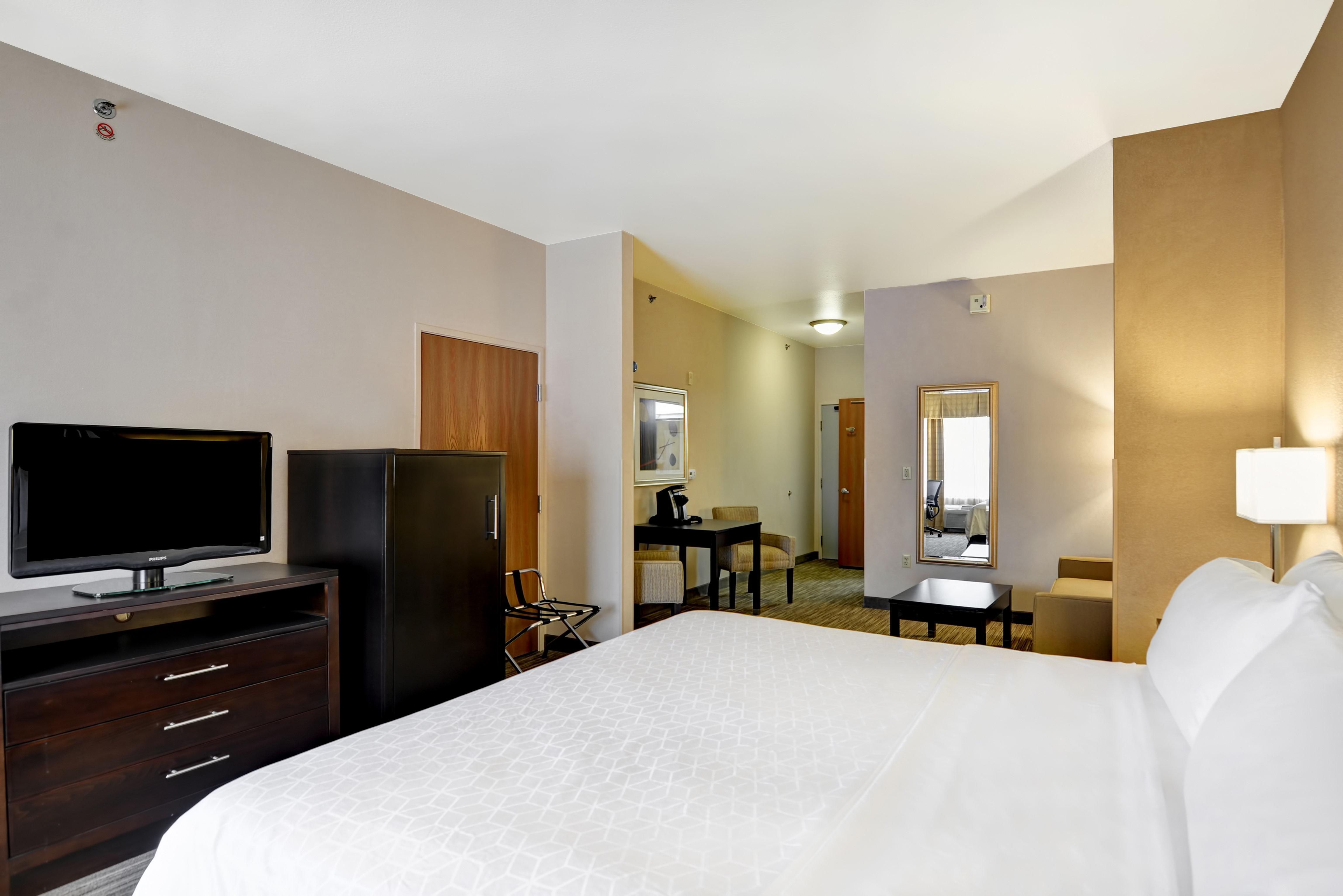Holiday Inn Express Hotel & Suites Milwaukee-New Berlin By Ihg Экстерьер фото