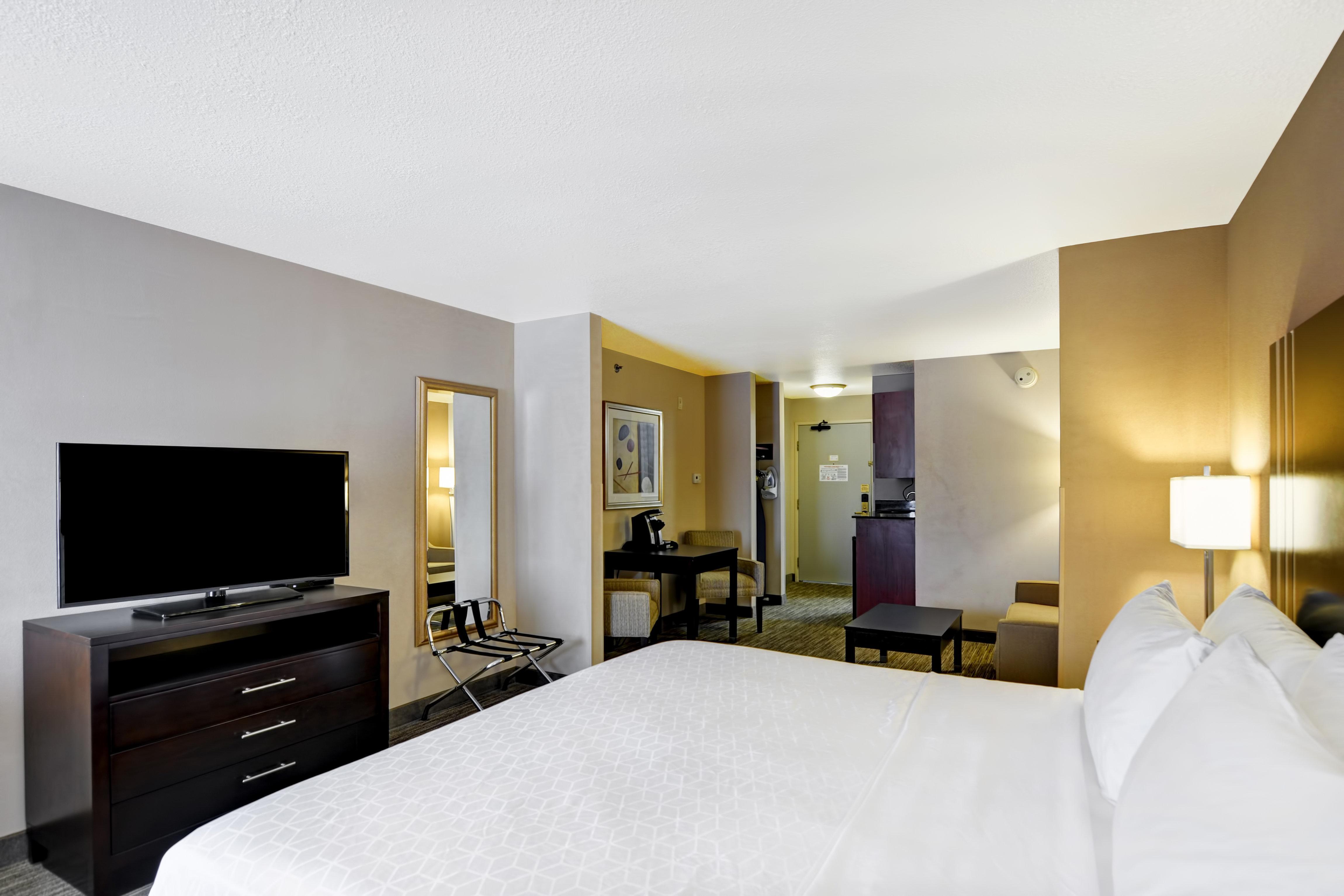 Holiday Inn Express Hotel & Suites Milwaukee-New Berlin By Ihg Экстерьер фото