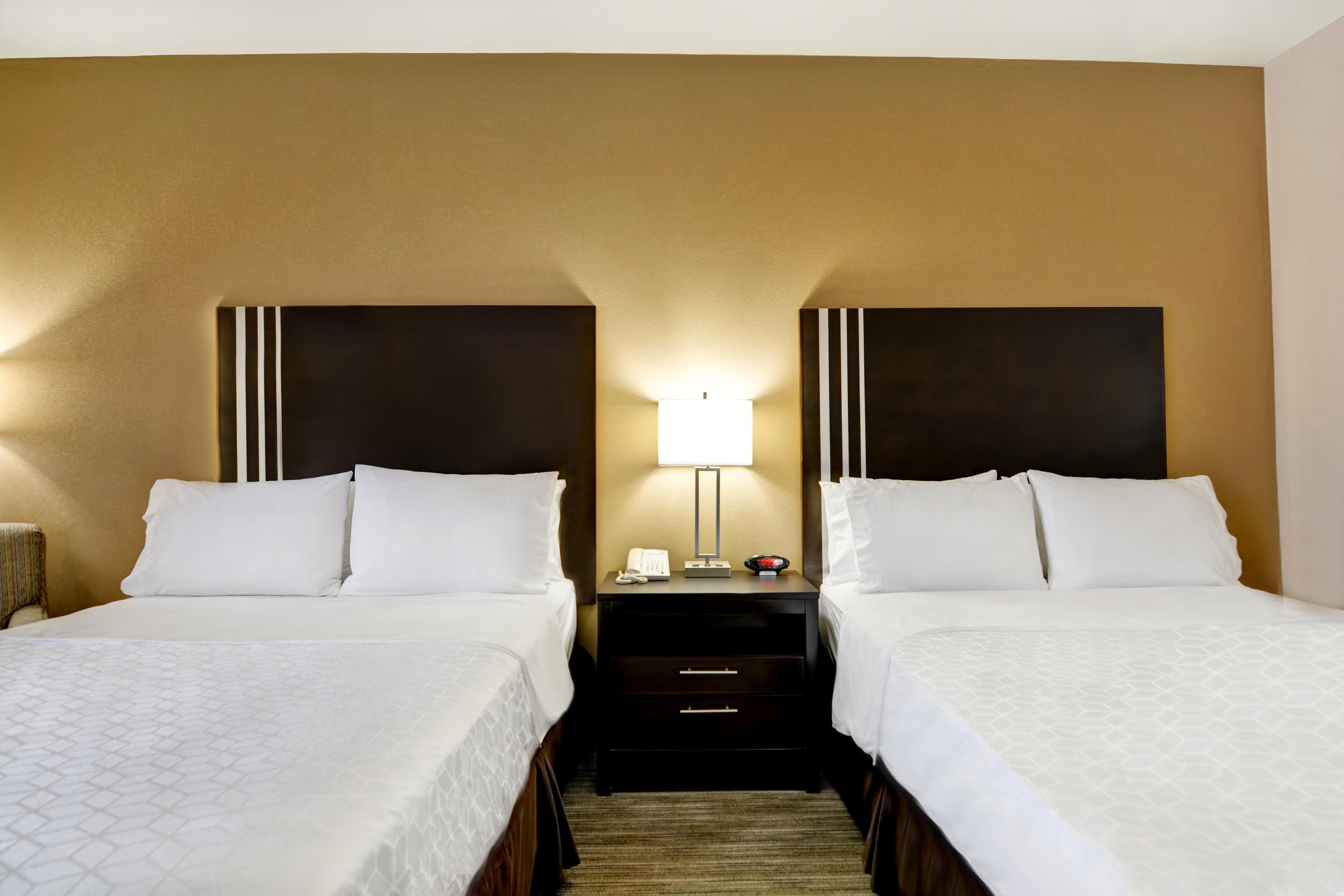 Holiday Inn Express Hotel & Suites Milwaukee-New Berlin By Ihg Экстерьер фото