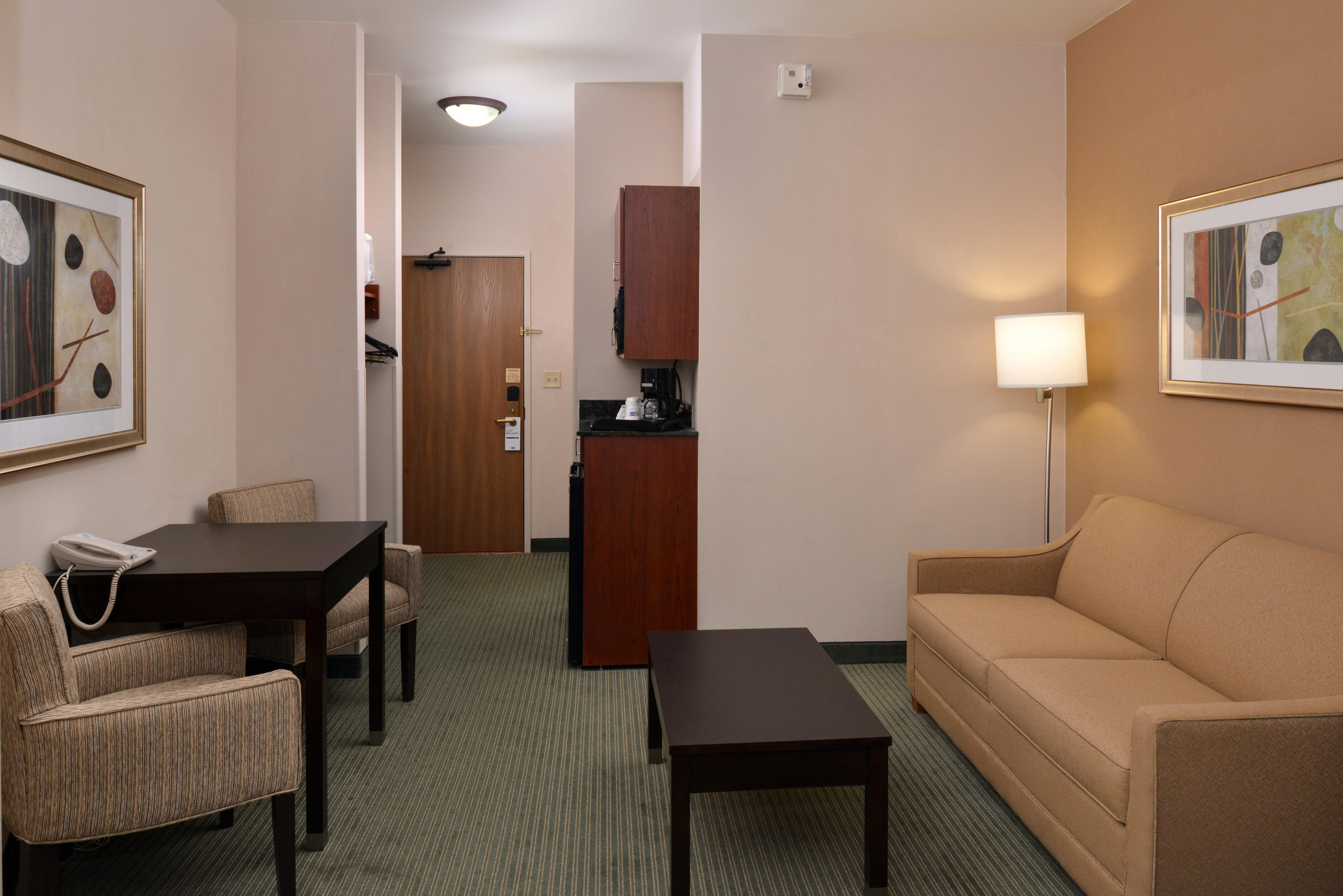 Holiday Inn Express Hotel & Suites Milwaukee-New Berlin By Ihg Экстерьер фото