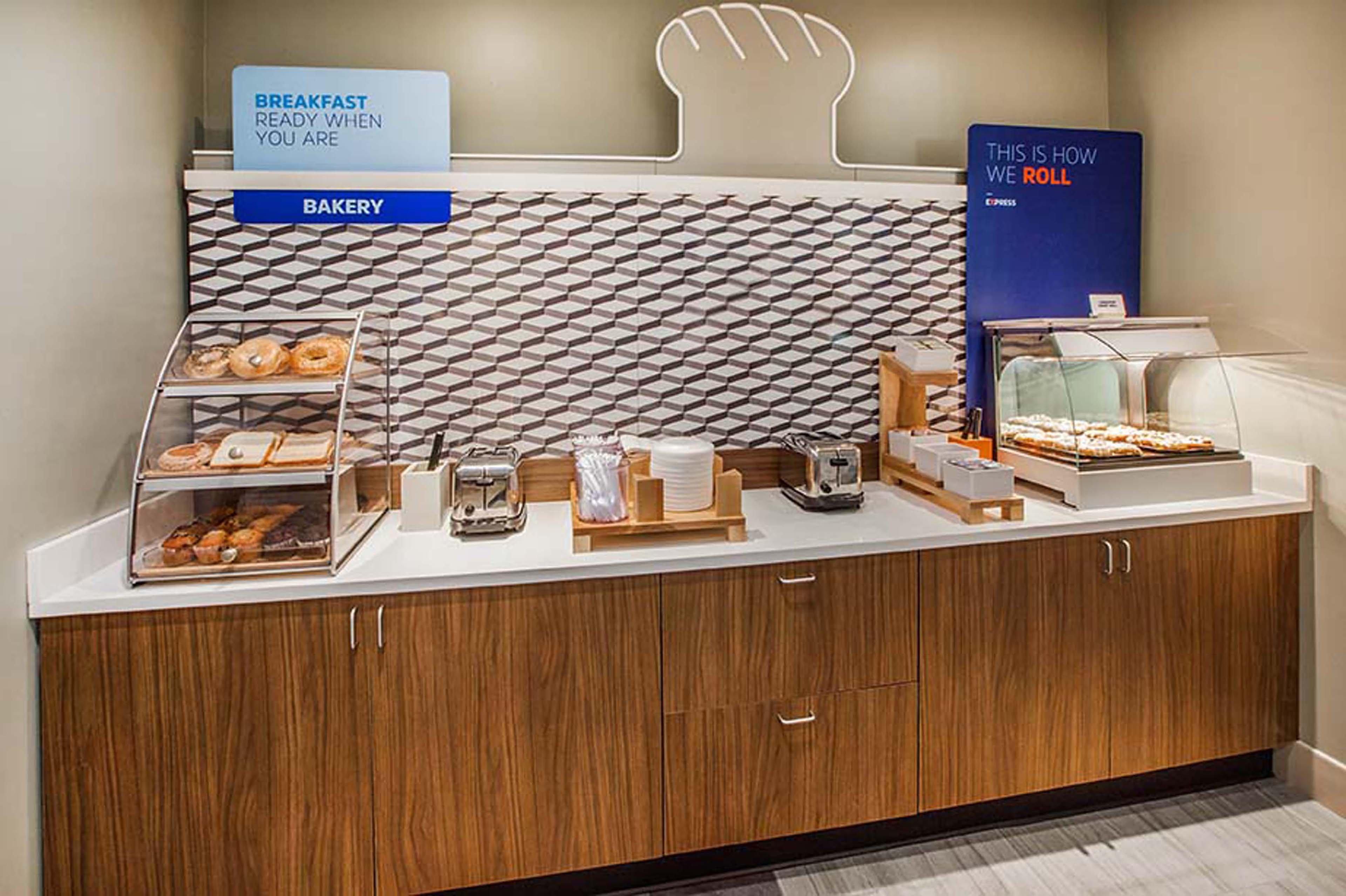 Holiday Inn Express Hotel & Suites Milwaukee-New Berlin By Ihg Экстерьер фото