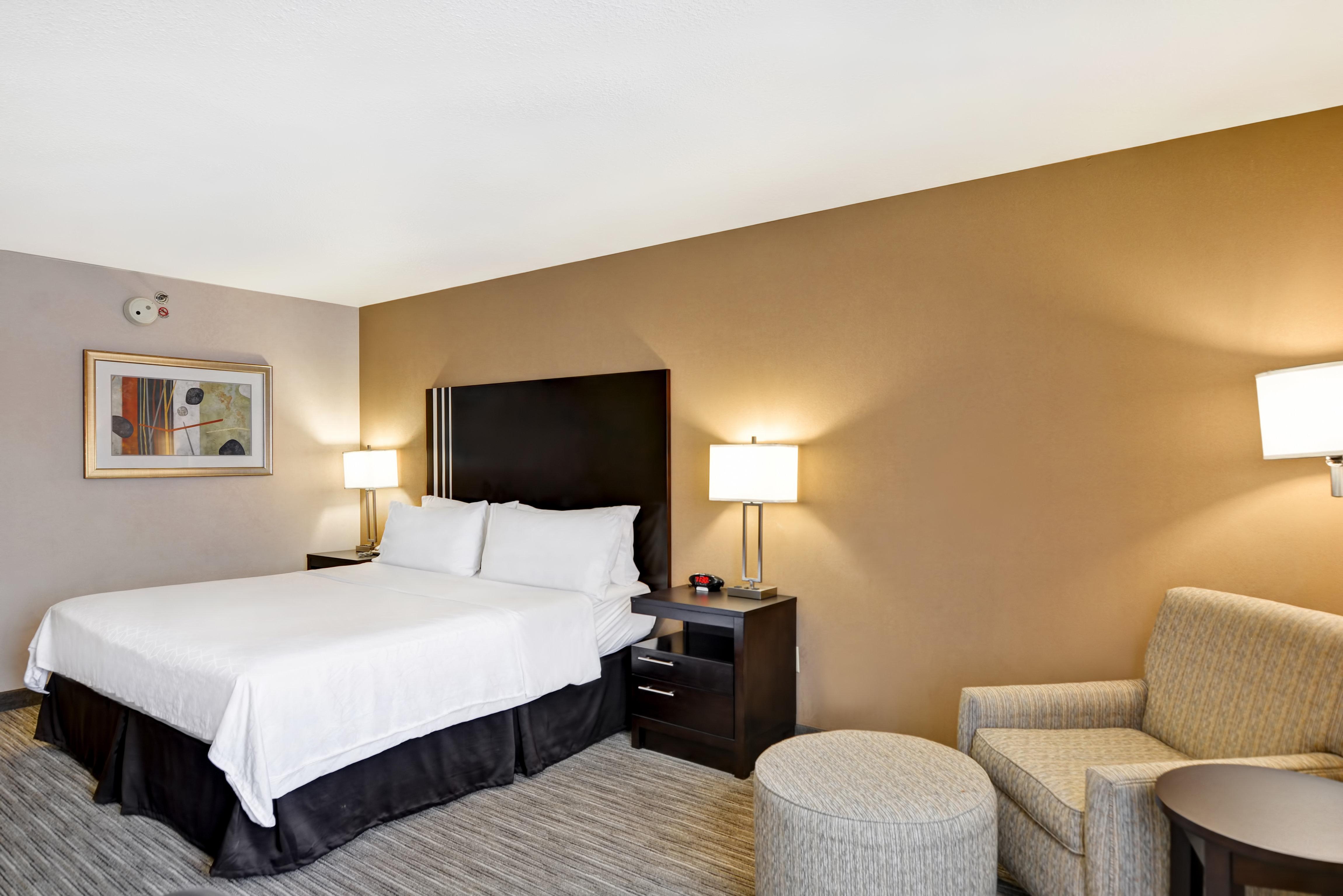 Holiday Inn Express Hotel & Suites Milwaukee-New Berlin By Ihg Экстерьер фото