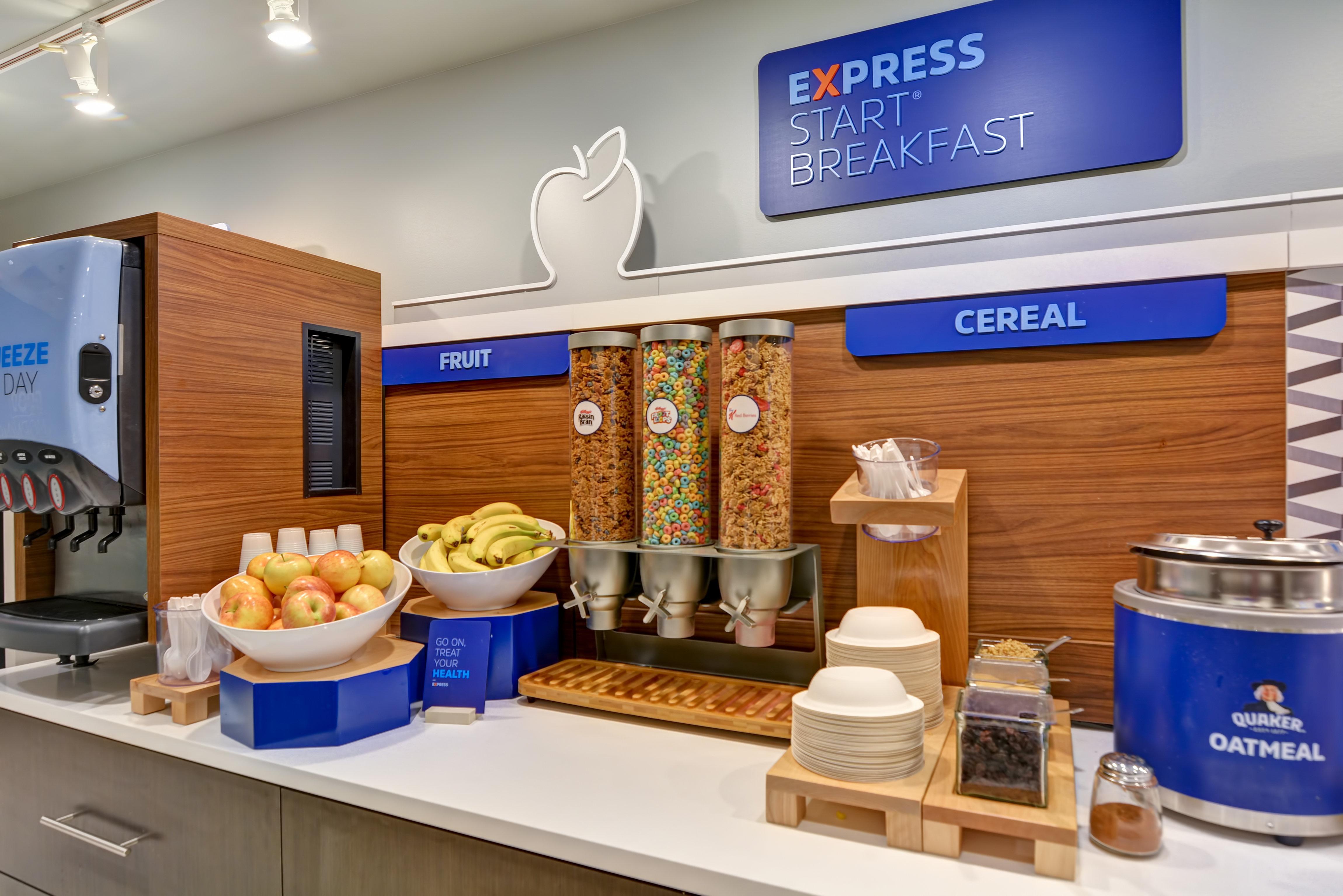 Holiday Inn Express Hotel & Suites Milwaukee-New Berlin By Ihg Экстерьер фото