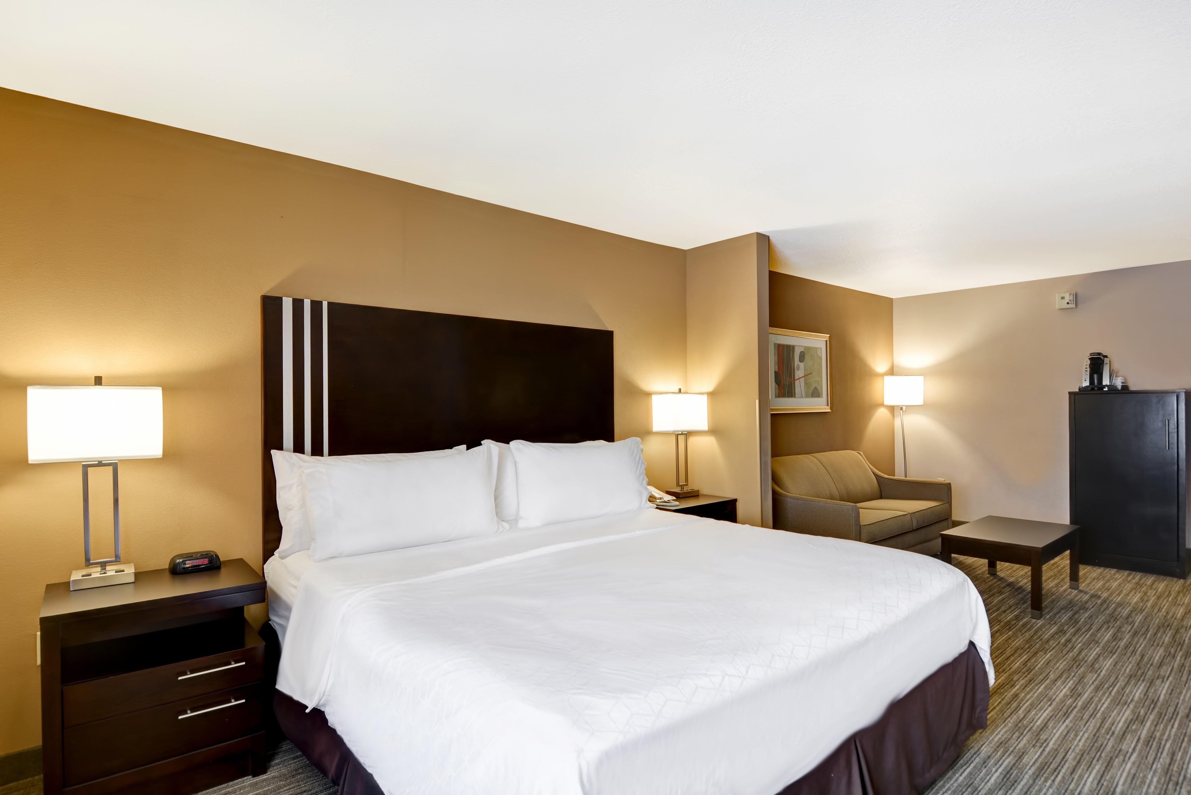 Holiday Inn Express Hotel & Suites Milwaukee-New Berlin By Ihg Экстерьер фото