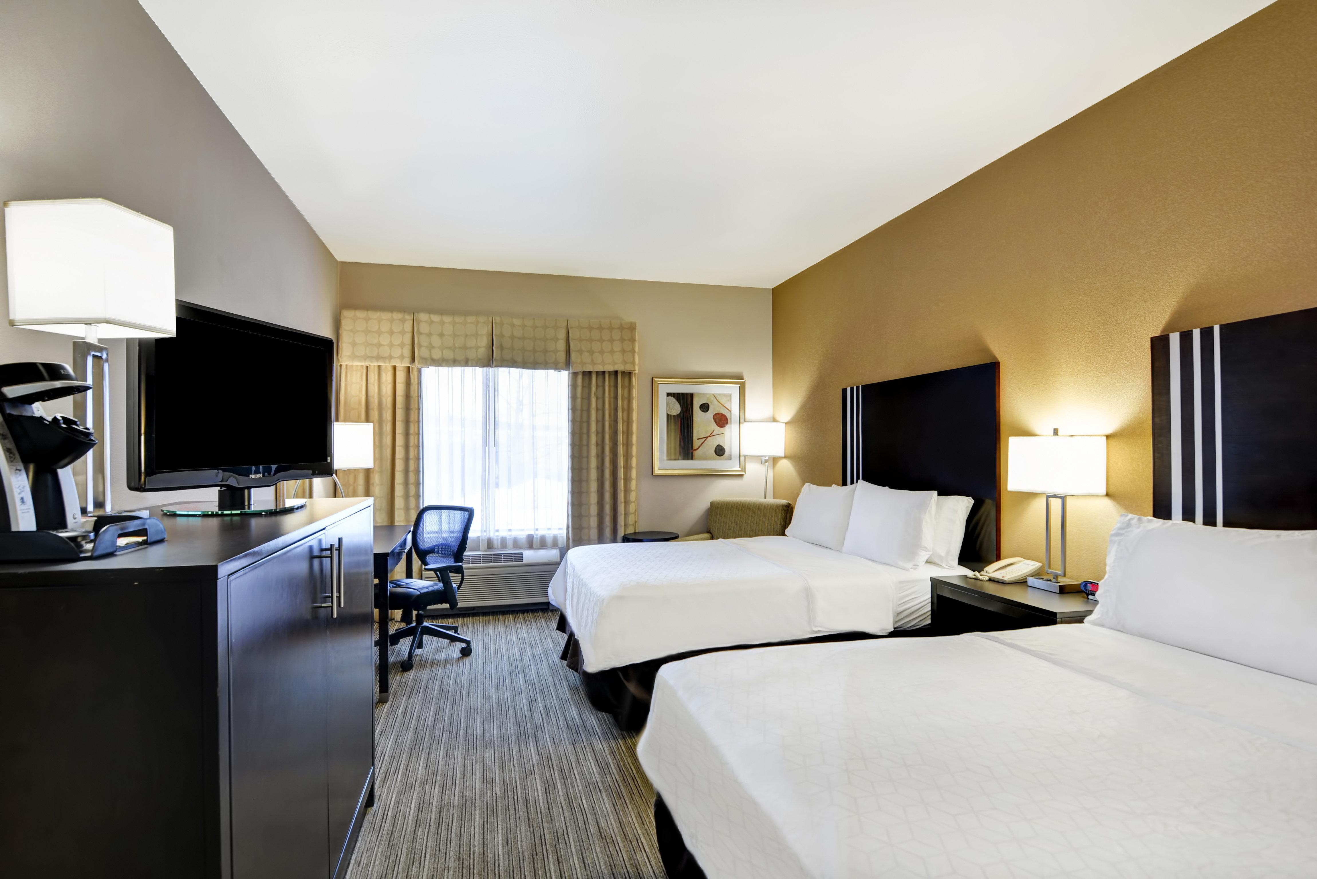 Holiday Inn Express Hotel & Suites Milwaukee-New Berlin By Ihg Экстерьер фото