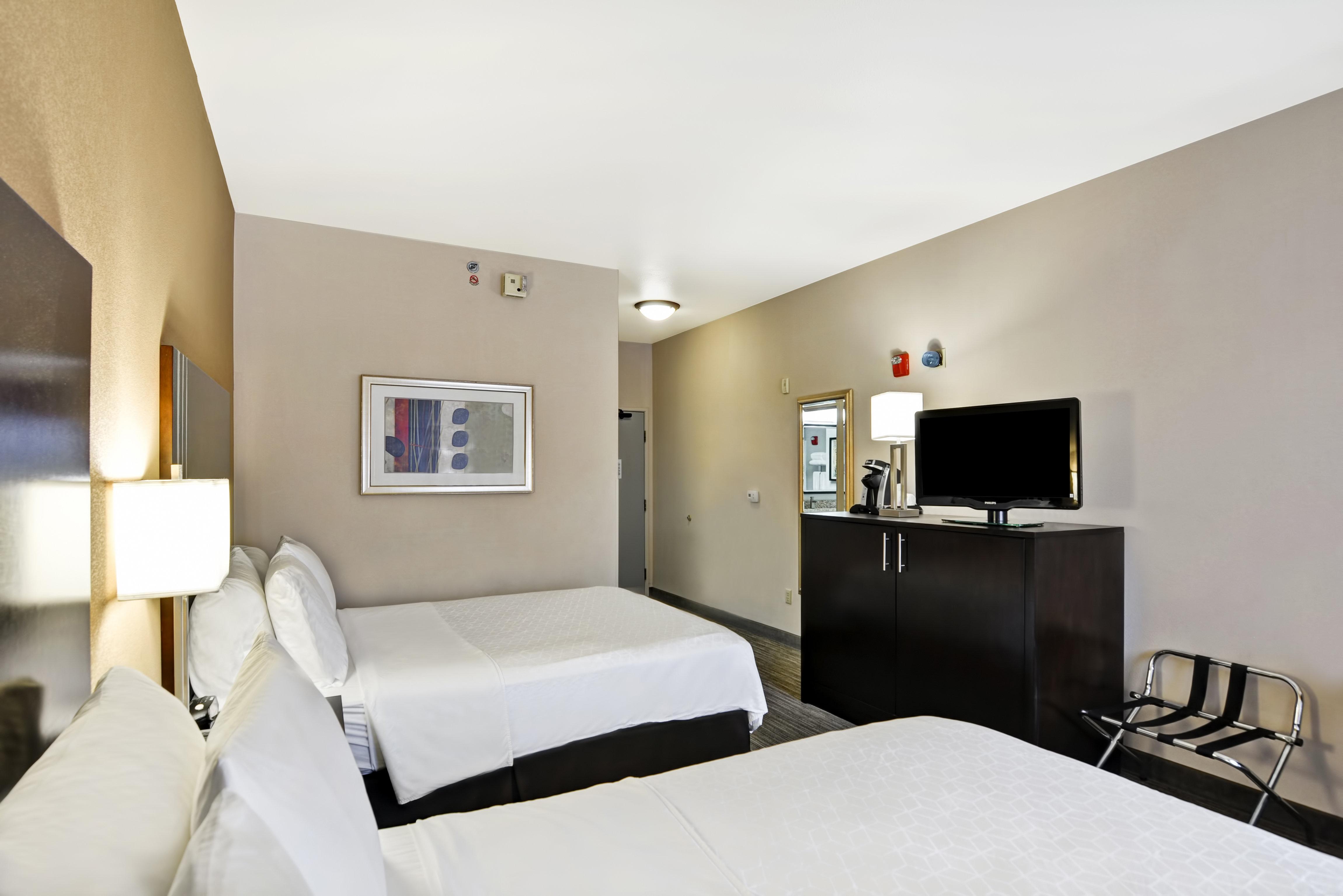 Holiday Inn Express Hotel & Suites Milwaukee-New Berlin By Ihg Экстерьер фото