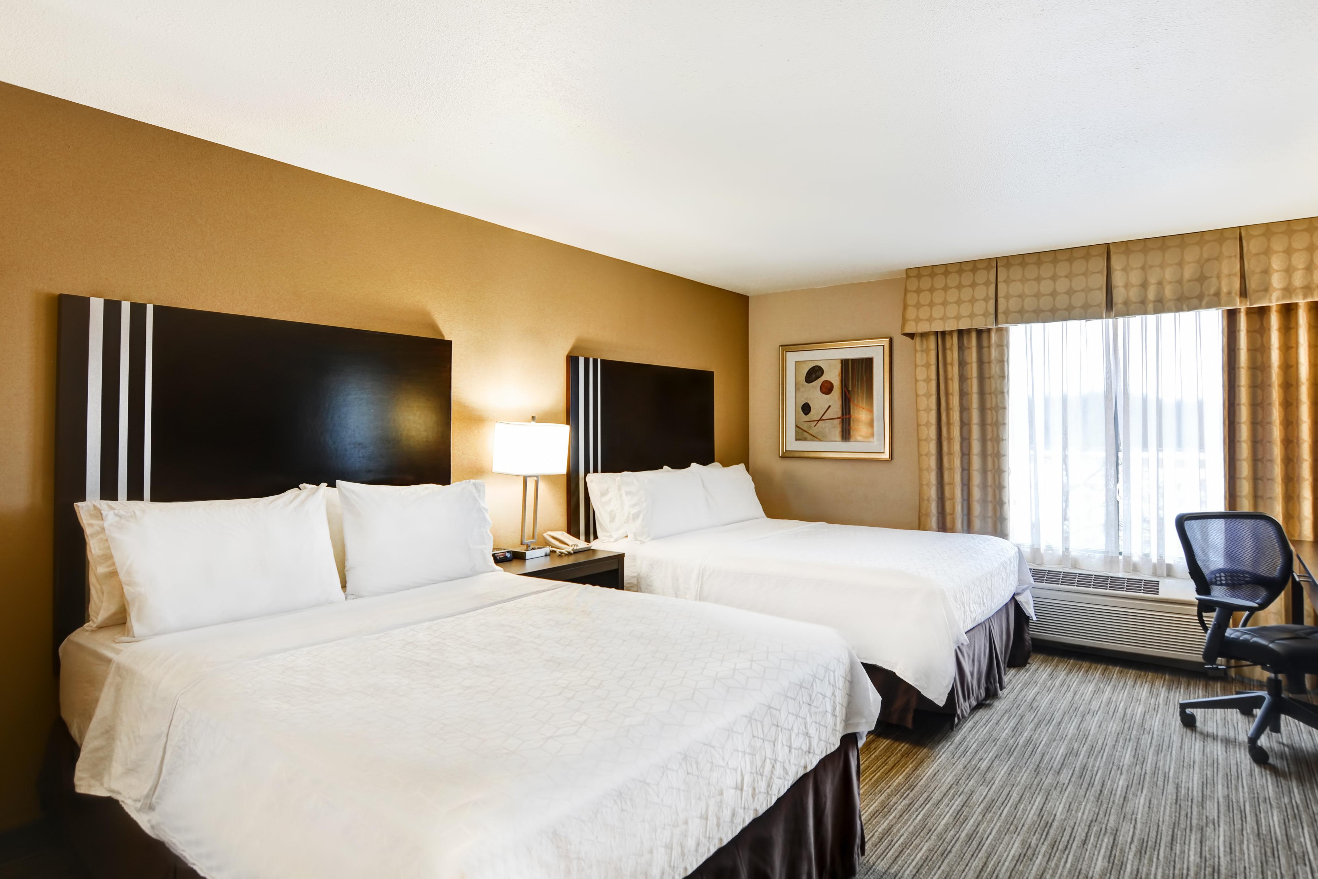 Holiday Inn Express Hotel & Suites Milwaukee-New Berlin By Ihg Экстерьер фото