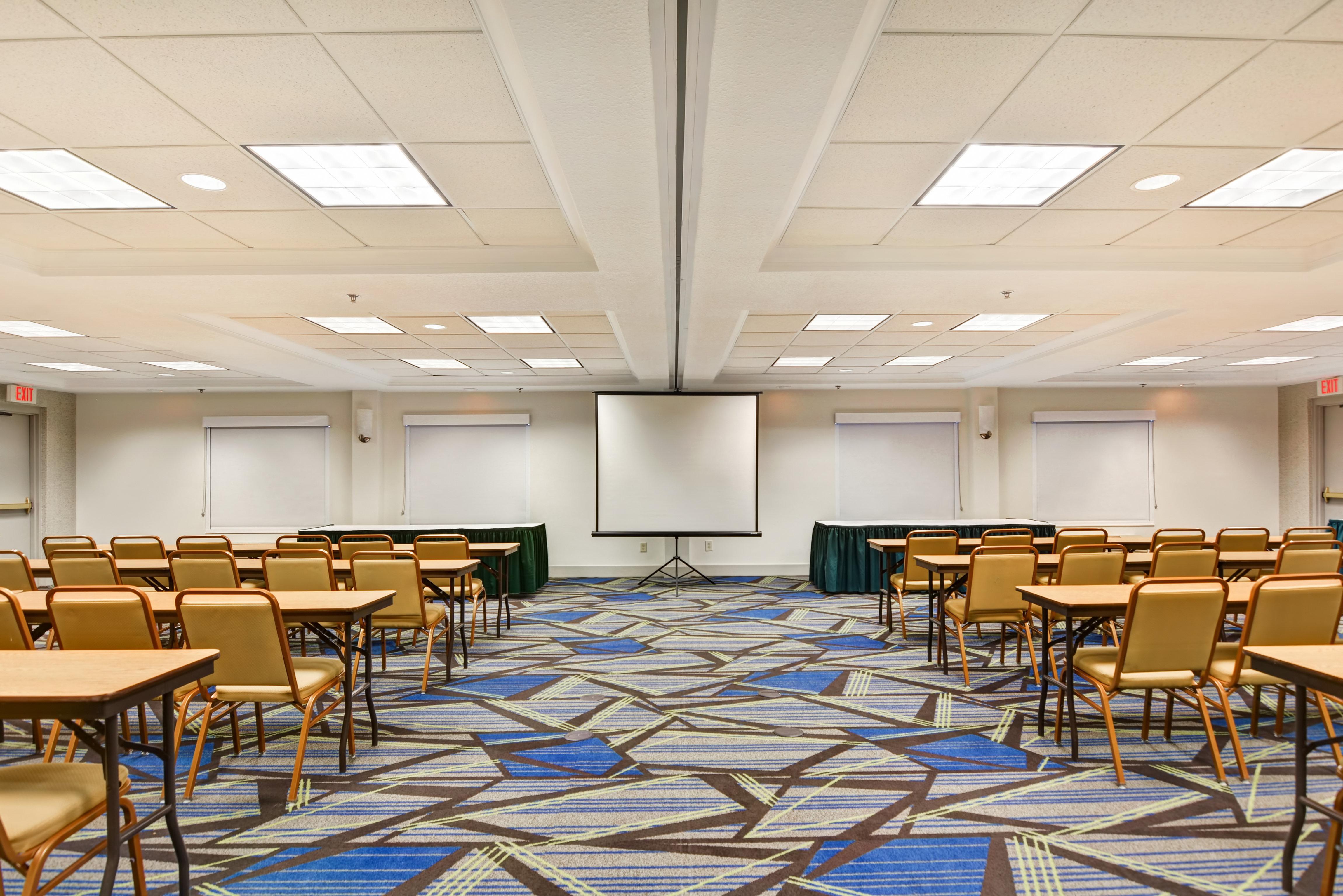 Holiday Inn Express Hotel & Suites Milwaukee-New Berlin By Ihg Экстерьер фото