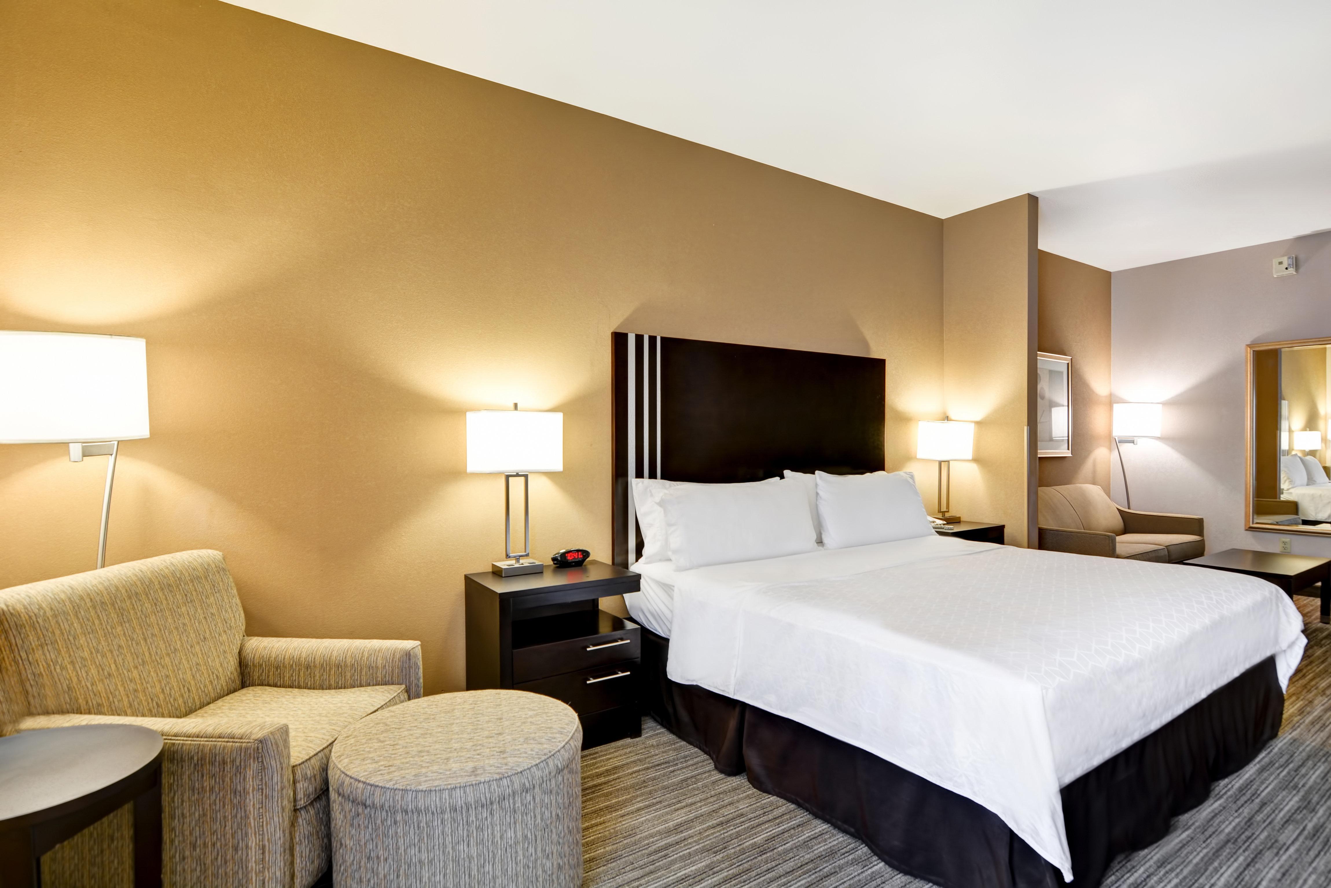 Holiday Inn Express Hotel & Suites Milwaukee-New Berlin By Ihg Экстерьер фото