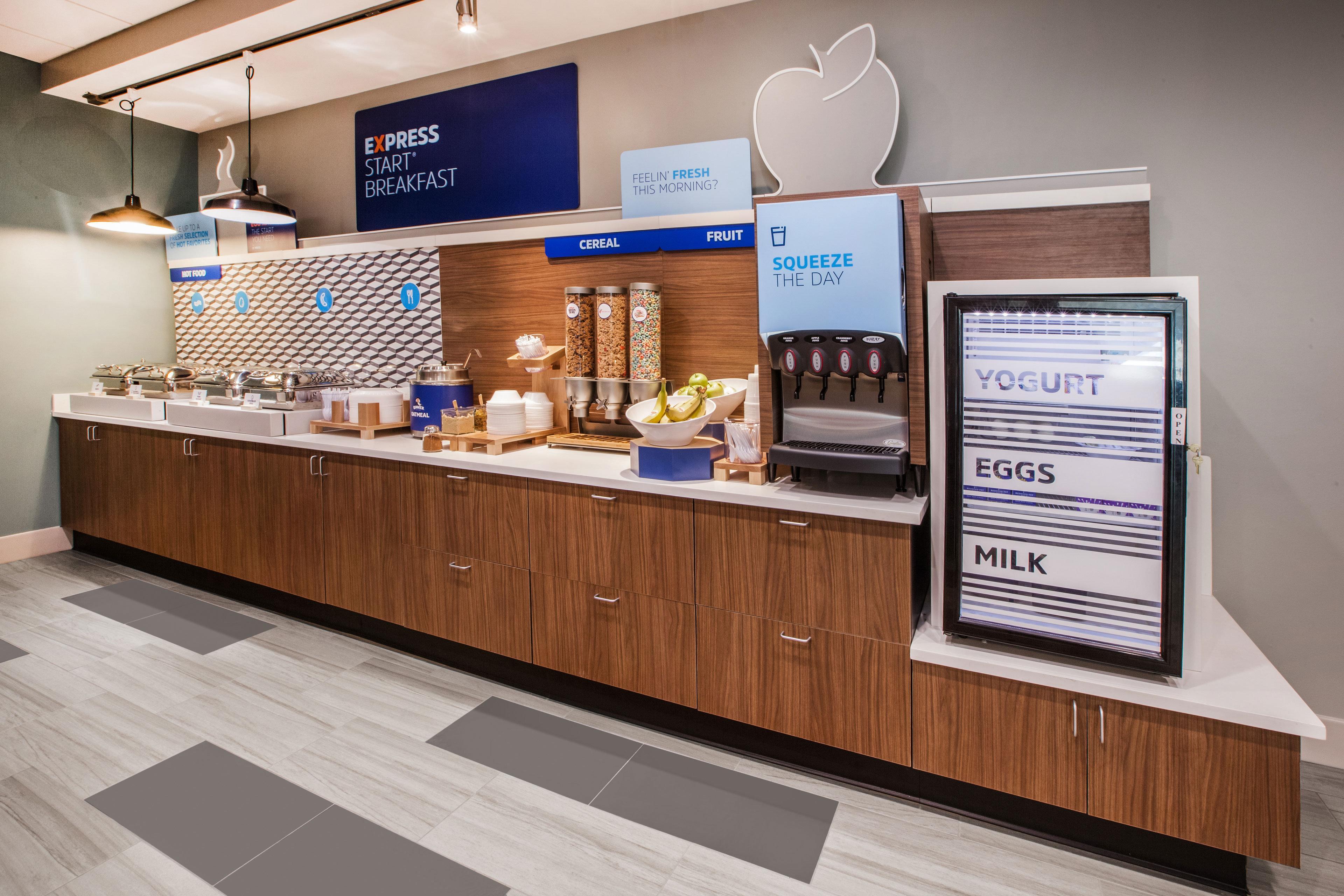 Holiday Inn Express Hotel & Suites Milwaukee-New Berlin By Ihg Экстерьер фото
