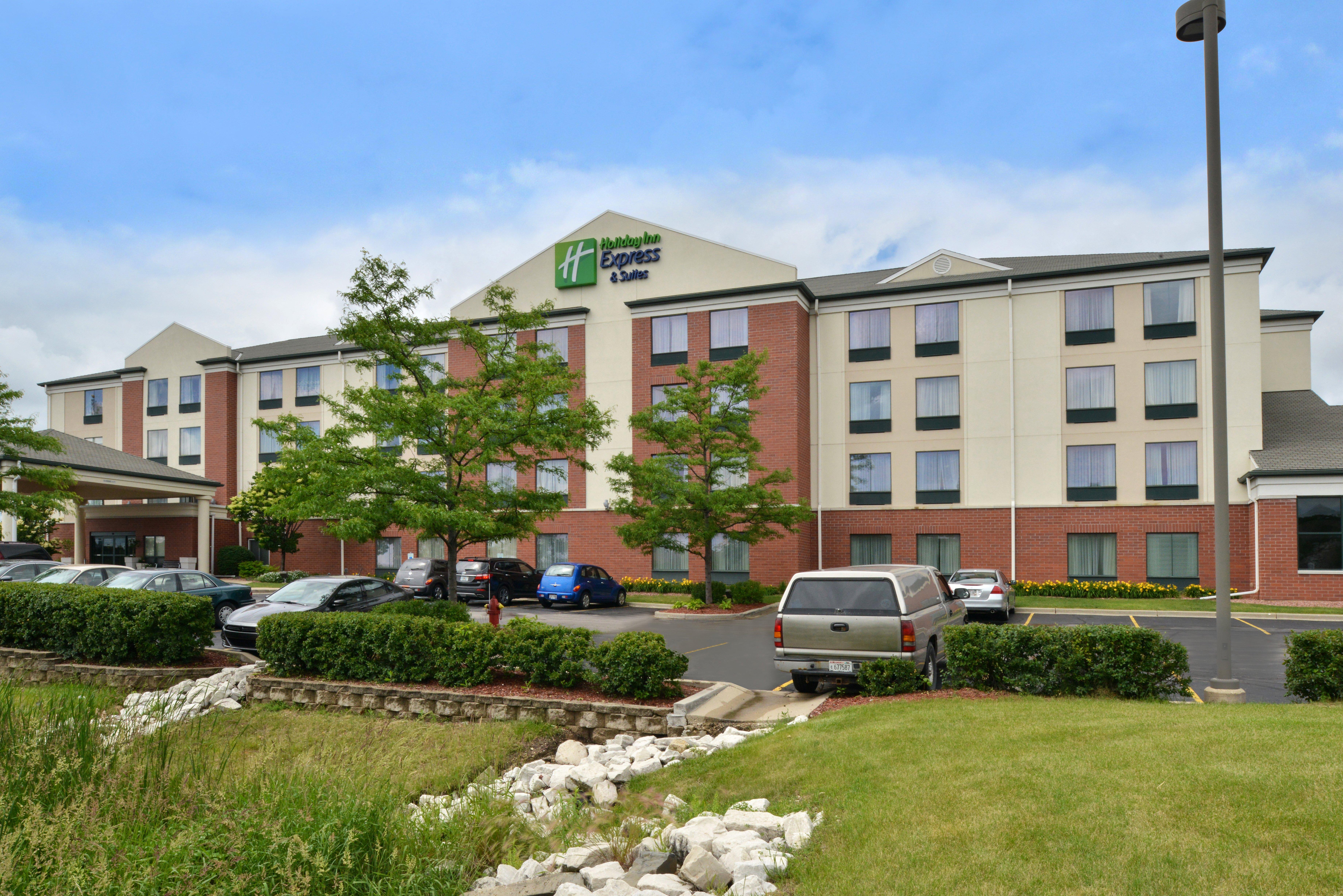 Holiday Inn Express Hotel & Suites Milwaukee-New Berlin By Ihg Экстерьер фото
