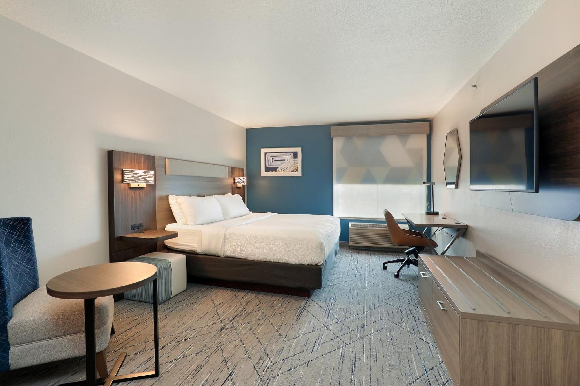 Holiday Inn Express Hotel & Suites Milwaukee-New Berlin By Ihg Экстерьер фото