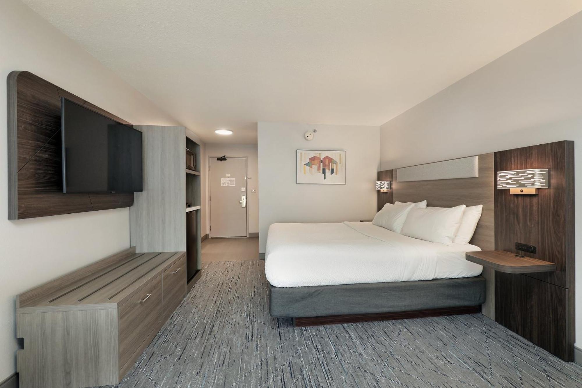 Holiday Inn Express Hotel & Suites Milwaukee-New Berlin By Ihg Экстерьер фото