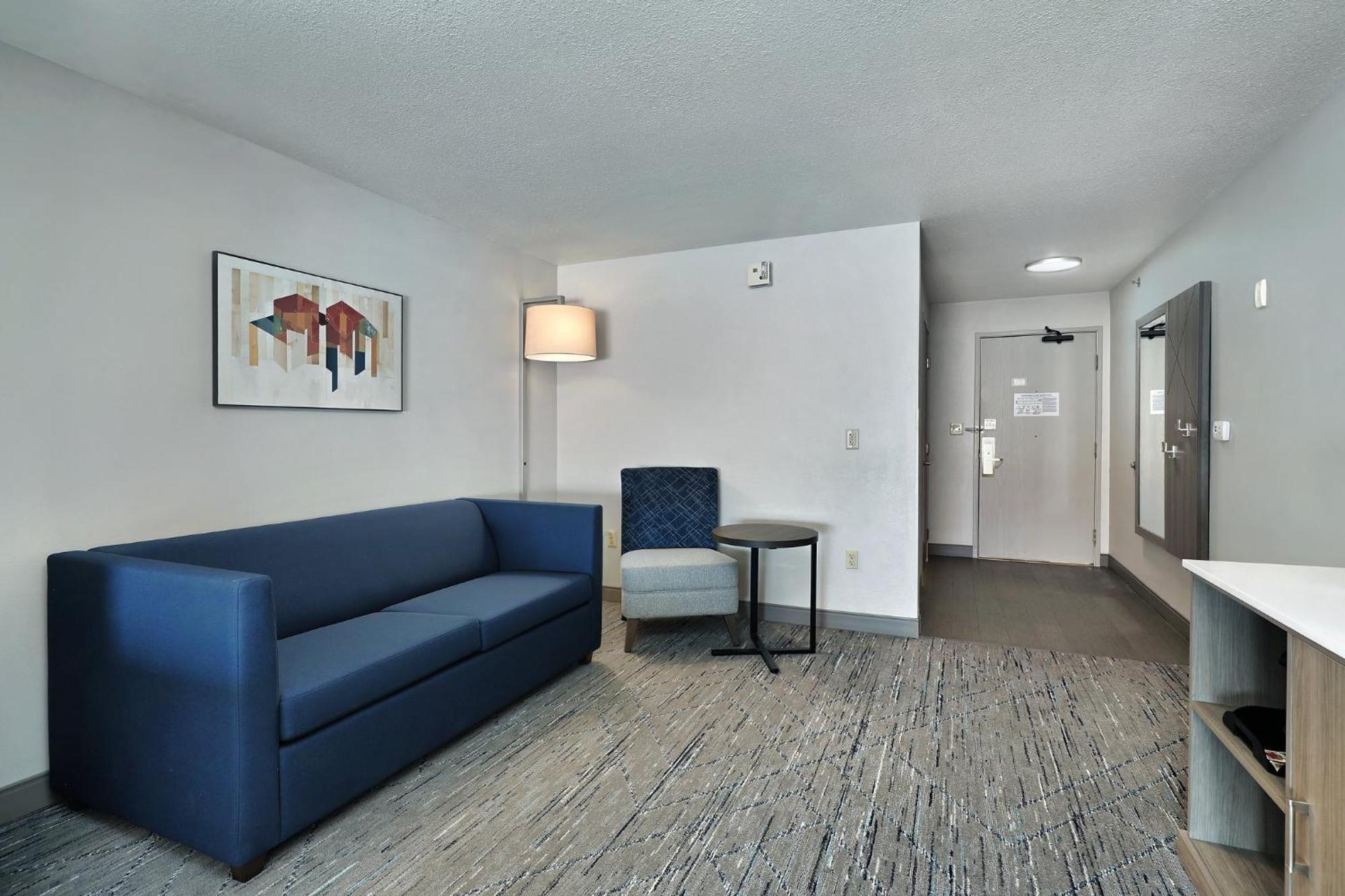 Holiday Inn Express Hotel & Suites Milwaukee-New Berlin By Ihg Экстерьер фото